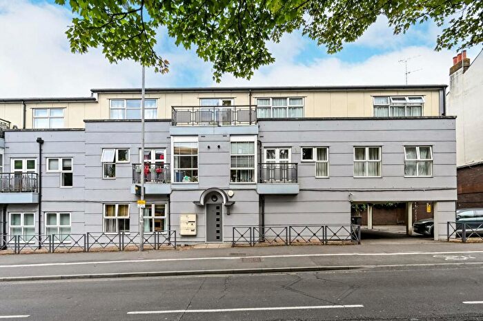 3 Bedroom Flat To Rent In Kingston Hill, Kingston, Kingston Upon Thames, KT2