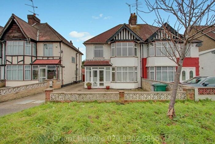 3 Bedroom Semi-Detached House For Sale In Watford Way, London, NW4