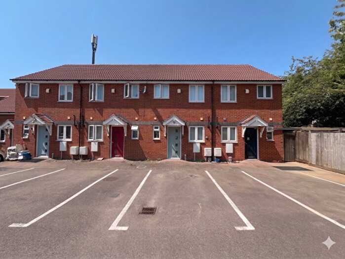 2 Bedroom Terraced House For Sale In Thornhill Place, Luton, LU4