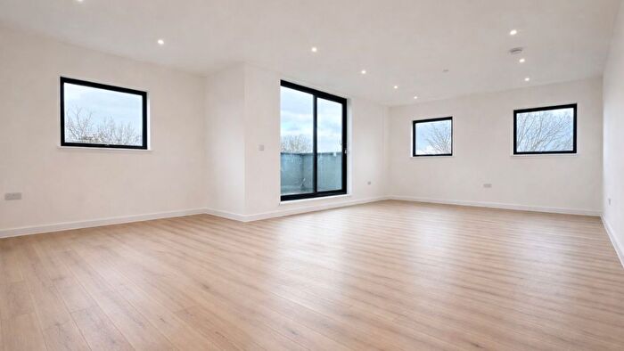 4 Bedroom Flat To Rent In C Maybank Road, London, E18