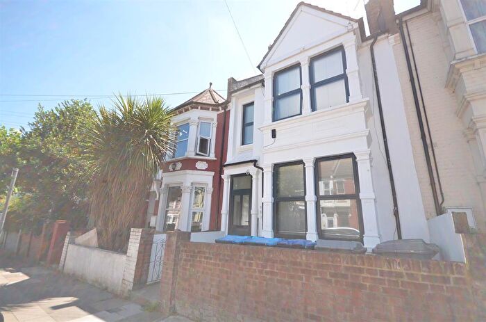 Studio To Rent In Tunley Road, Harlesden, London, NW10