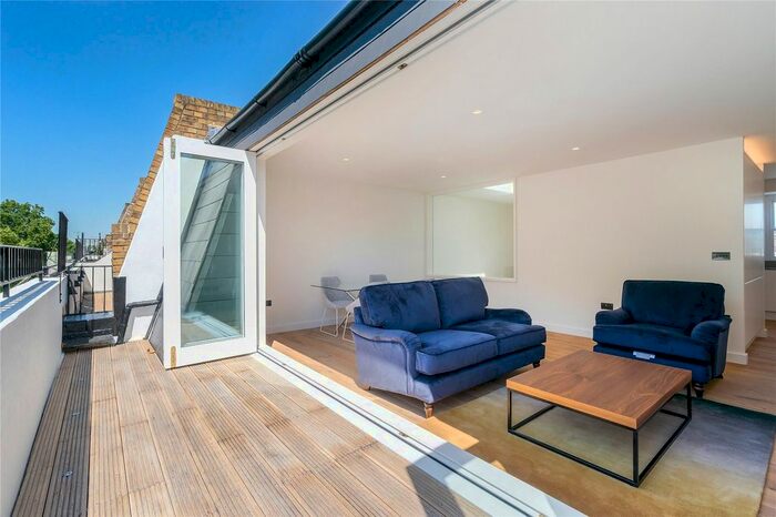 3 Bedroom Maisonette To Rent In St. George's Square, Pimlico, London, SW1V