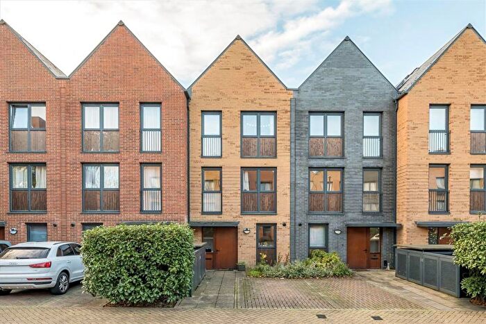 3 Bedroom Property For Sale In Boyd Way, Blackheath, SE3