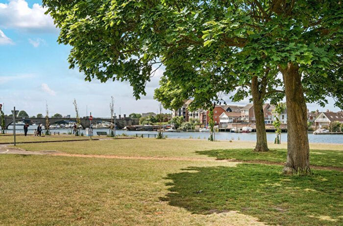 2 Bedroom Semi Detached House For Sale In Manor Farm Road, Bitterne Park, Southampton, Hampshire, SO18