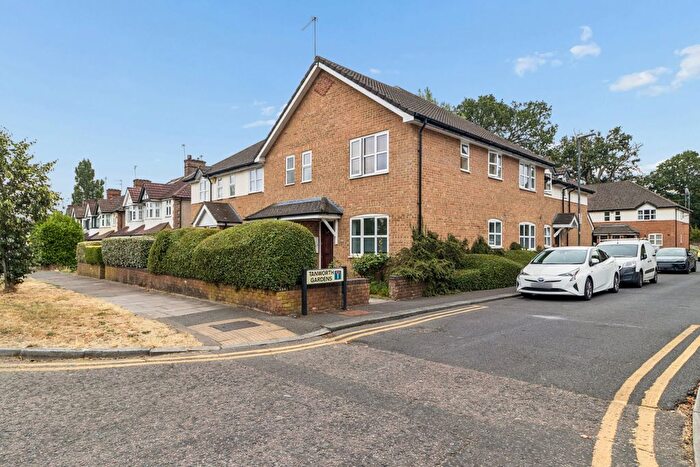 1 Bedroom Maisonette For Sale In Tanworth Gardens, Pinner, HA5
