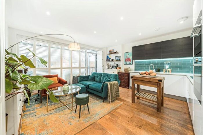 2 Bedroom Flat For Sale In Crystal Palace Road, East Dulwich, SE22