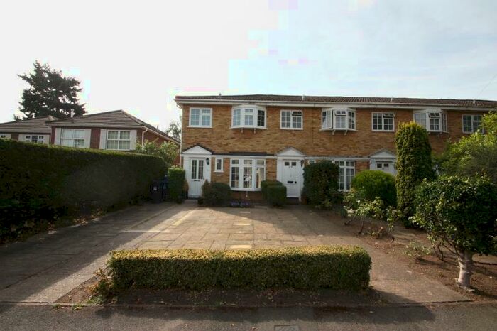 3 Bedroom End Of Terrace House To Rent In Madeira Road, West Byfleet, KT14