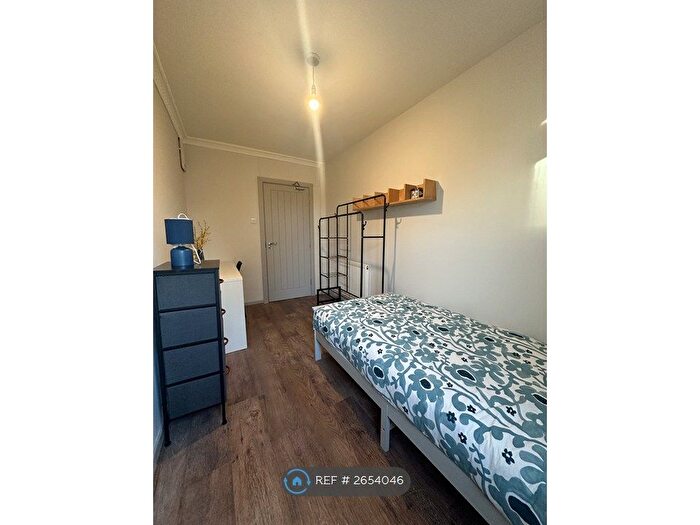5 Bedroom Semi-Detached House To Rent In Laverstoke Gardens, London, SW15