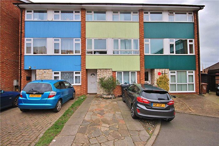 6 Bedroom Terraced House To Rent In Queens Drive, Guildford, Surrey, GU2