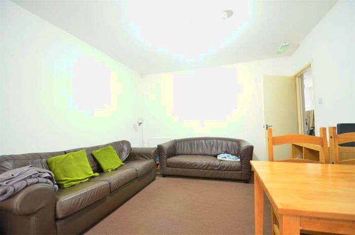 5 Bedroom Semi-Detached House To Rent In Lodgehill Road Selly Oak, Birmingham, B29