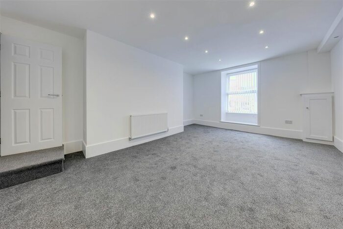 2 Bedroom Flat To Rent In Deardengate, Haslingden, Rossendale, BB4