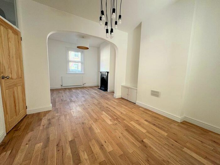 2 Bedroom Terraced House To Rent In Oxford Street, St Thomas, EX2