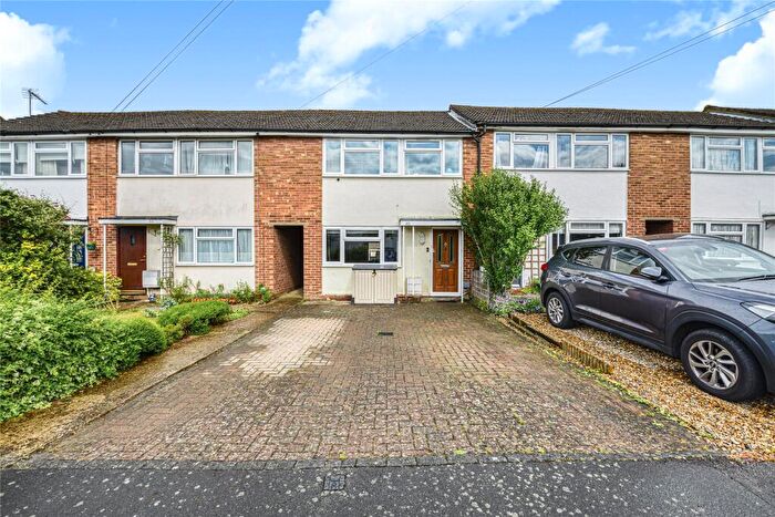 3 Bedroom Terraced House For Sale In Southwood Avenue, Knaphill, Woking, GU21