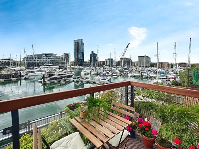 3 Bedroom Town House To Rent In Pacific Close, Southampton, SO14