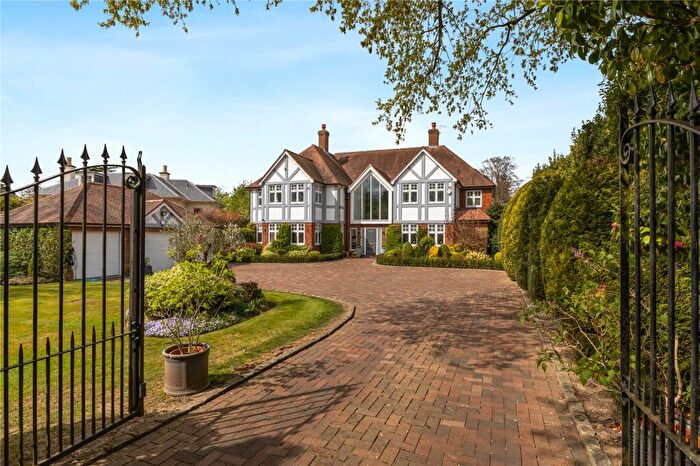 5 Bedroom Detached House For Sale In Eaton Park, Cobham, Surrey, KT11