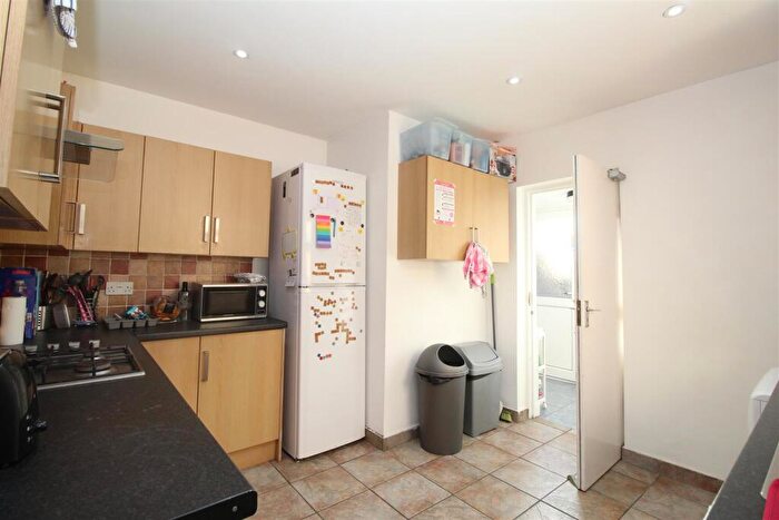 4 Bedroom House To Rent In Whitchurch Road, Cardiff, CF14