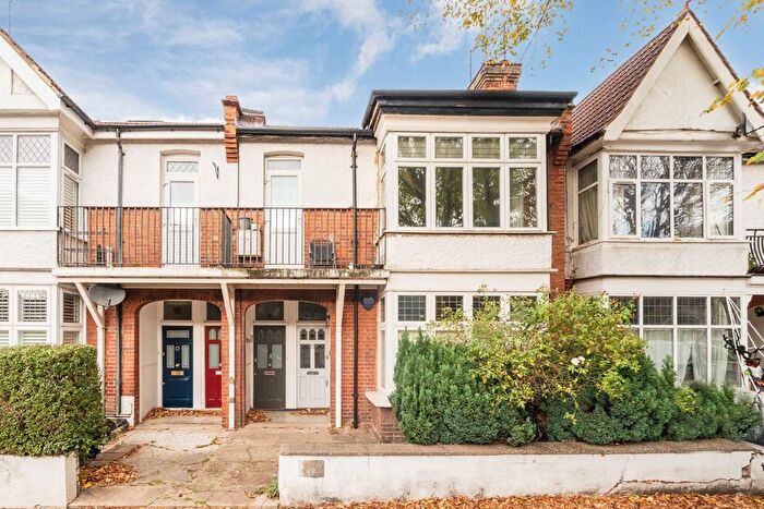 3 Bedroom Flat To Rent In Southfield Road, Chiswick, W4