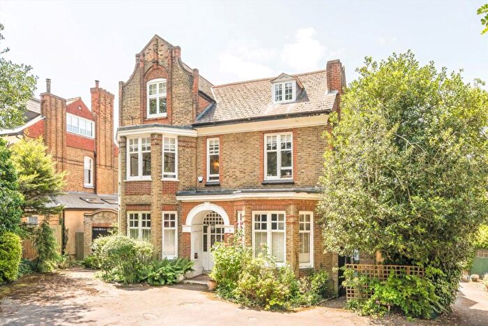 3 Bedroom Flat For Sale In St. Marys Road, Surbiton, KT6