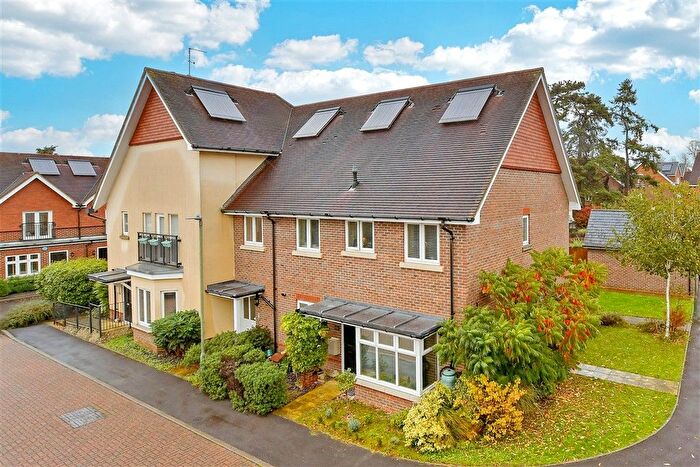 1 Bedroom Flat For Sale In Elliston Way, Ashtead, Surrey, KT21