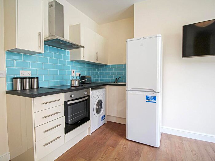 Apartment To Rent In Apt, - East Parade #, HG1