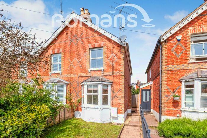 2 Bedroom Cottage To Rent In Upper Village, SL5