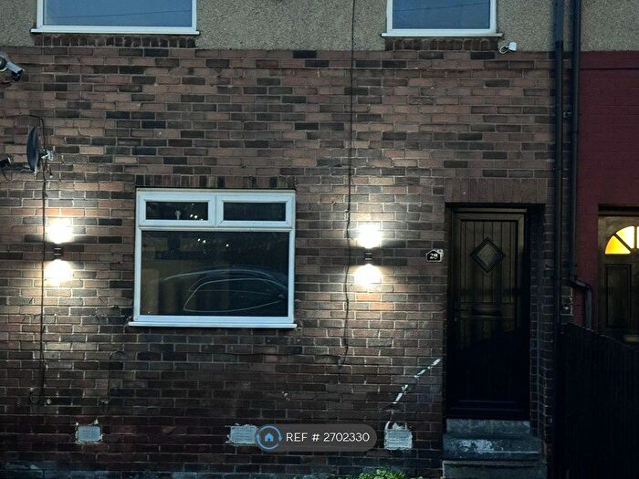 3 Bedroom Terraced House To Rent In Rouse Fold, Bradford, BD4