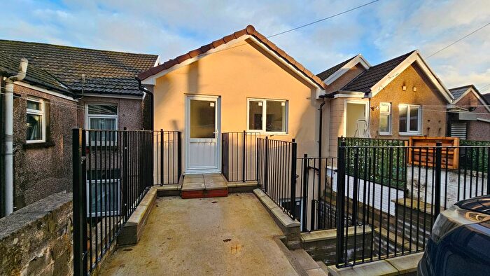 2 Bedroom Flat To Rent In Victoria Terrace, Newbridge, Newport, NP11