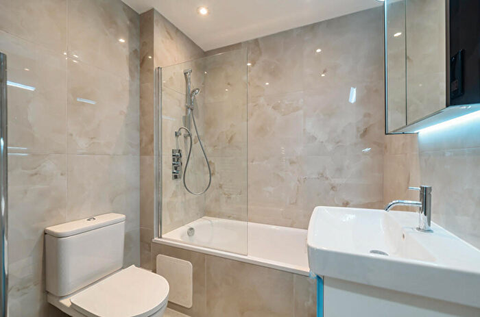 2 Bedroom Apartment For Sale In Winchester Road, London, NW3