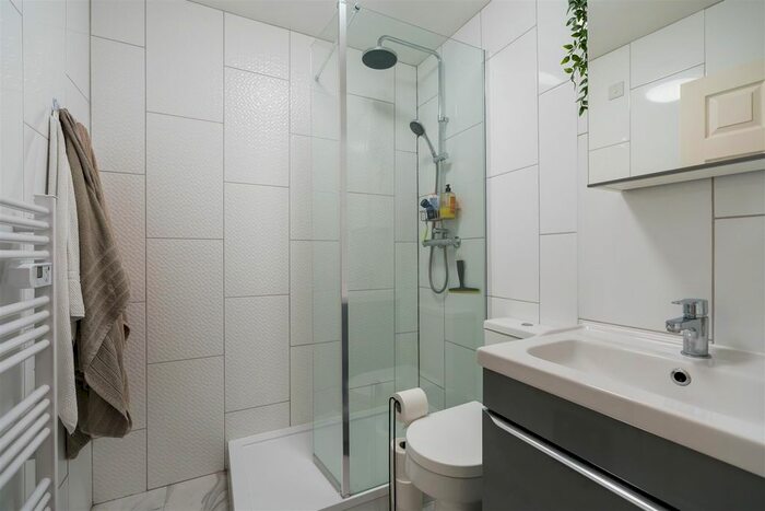 1 Bedroom Flat For Sale In Dolphin Court, High Wycombe, HP11
