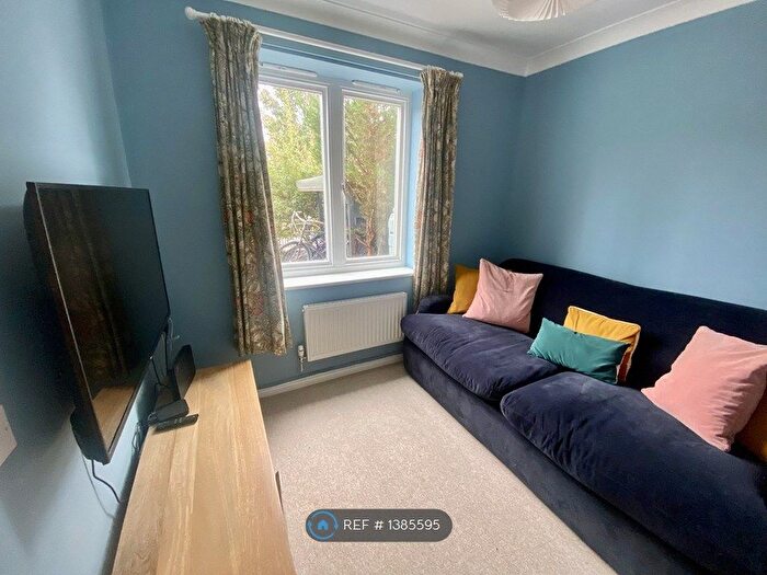 4 Bedroom Semi-detached House To Rent In Brinkworth Way, London, E9