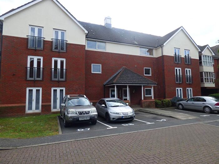 2 Bedroom Flat To Rent In Grasholm Way, Langley, Berkshire, SL3