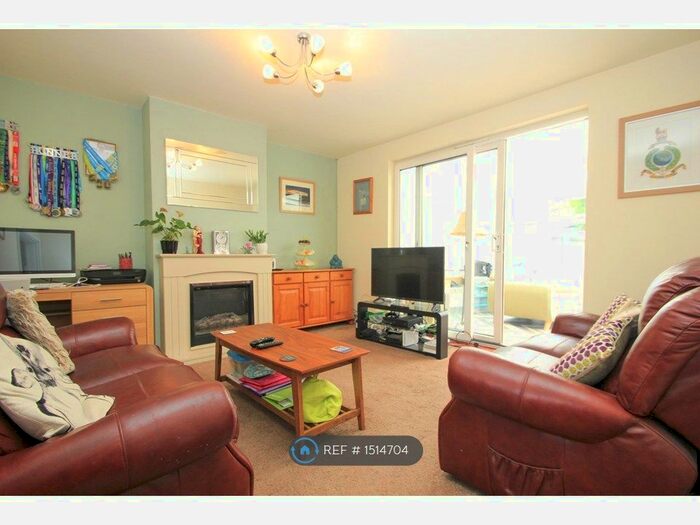 2 Bedroom End Of Terrace House To Rent In Agar Close, Surbiton, KT6