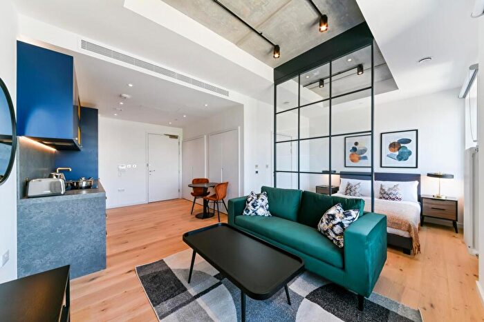 Flat To Rent In Douglass Tower, Goodluck Hope, London, E14