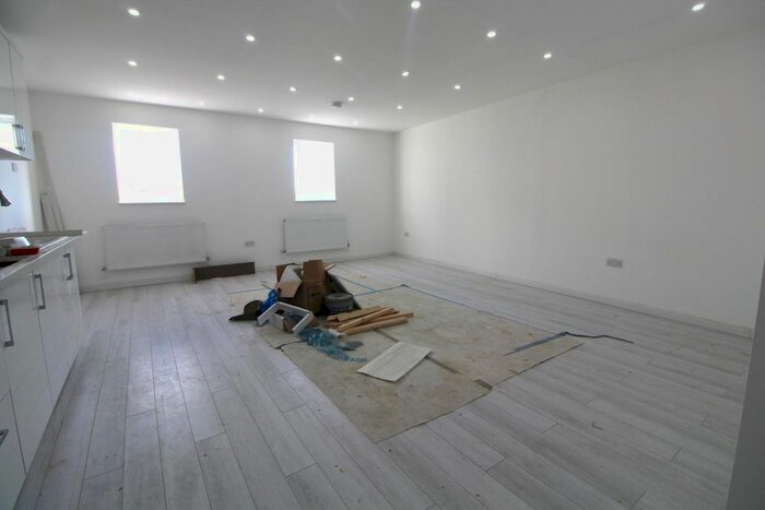 Studio To Rent In High Street, High Barnet, Barnet, EN5