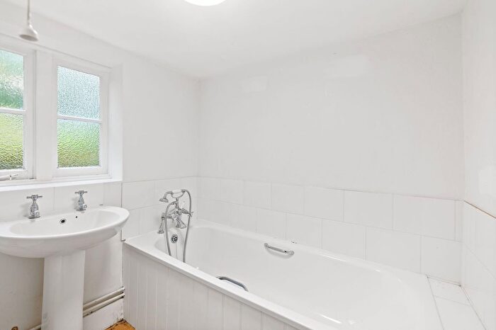 2 Bedroom Cottage For Sale In Newtons Hill, Hartfield, TN7