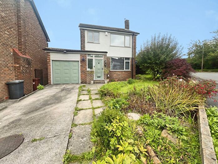 3 Bedroom Detached House For Sale In Lower Barn Road, Hadfield, Glossop, Derbyshire, SK13