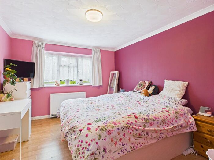 2 Bedroom Flat To Rent In Frescade Crescent, Kings Furlong, Basingstoke, RG21