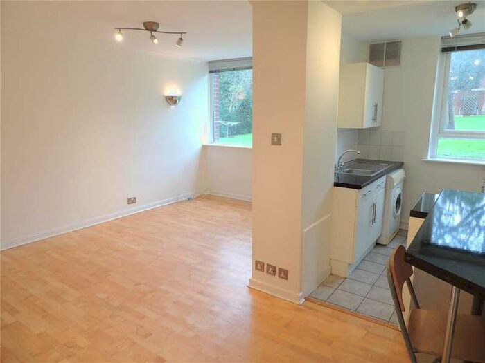 1 Bedroom Apartment To Rent In Carlton Court, Auckland Road, London, SE19