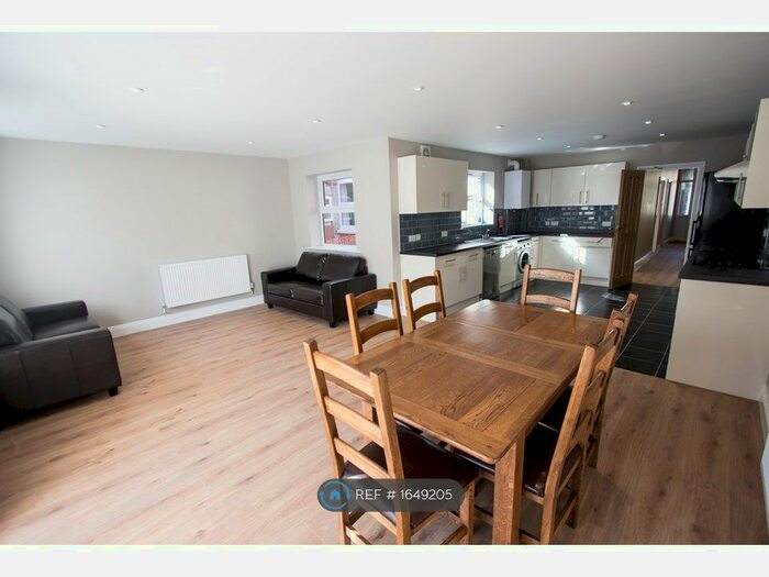 8 Bedroom Semi-Detached House To Rent In Carlton Road, Southampton, SO15