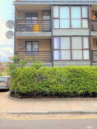1 Bedroom Flat To Rent In New Road, London, Greater London, N8