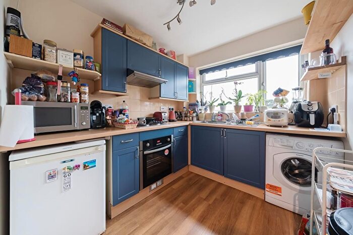2 Bedroom Flat For Sale In Maidenhead, Berkshire, SL6
