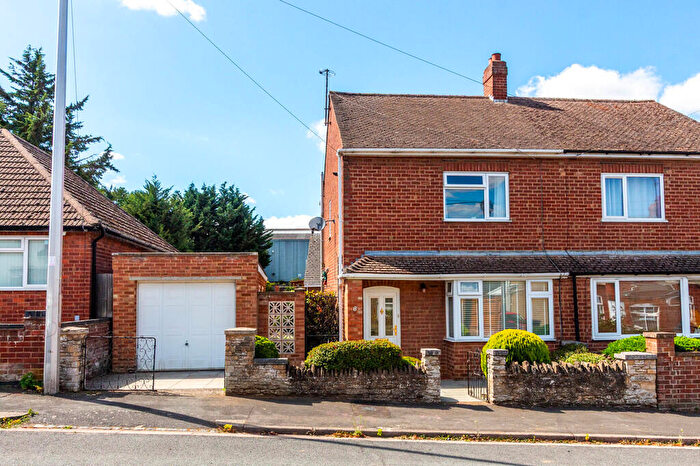 2 Bedroom Semi-Detached House For Sale In Palm Road, Rushden, NN10