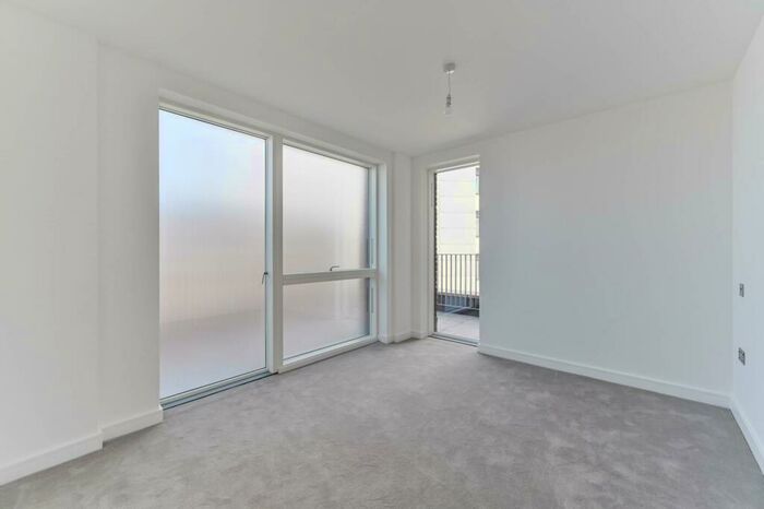 2 Bedroom Flat To Rent In Boulevard Point, Croydon, CR0