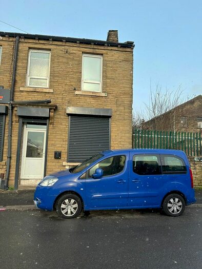 3 Bedroom Terraced House To Rent In Mortimer Street, Bradford, BD8