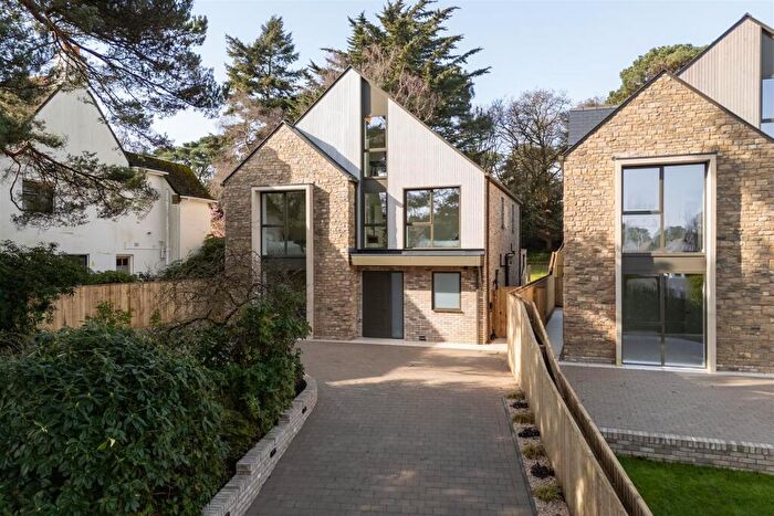 4 Bedroom Detached House For Sale In Greenwood Avenue, Lilliput, BH14