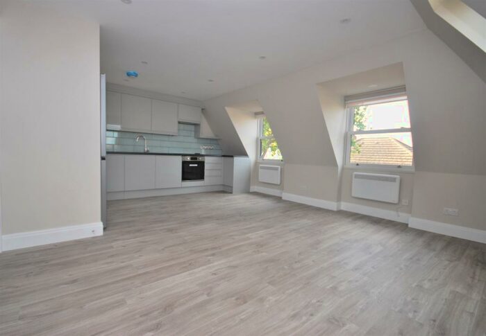 2 Bedroom Flat To Rent In Lordship Lane London, SE22