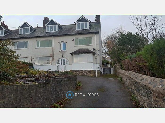 2 Bedroom Flat To Rent In Cadnant Park, Conwy, LL32