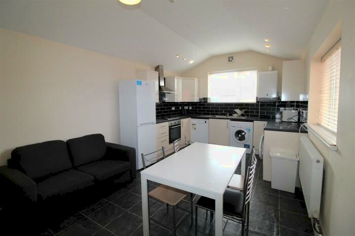 5 Bedroom Flat To Rent In Crwys Road, Cathays, Cardiff, CF24