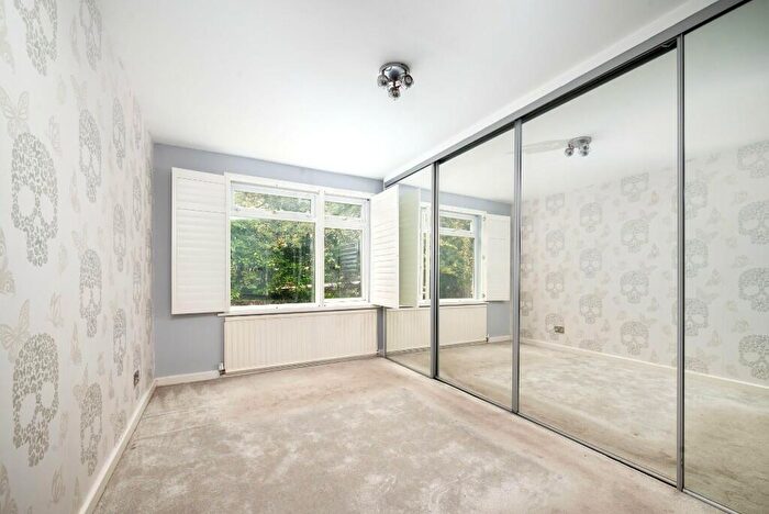 3 Bedroom Flat To Rent In Nether Street, London, N3
