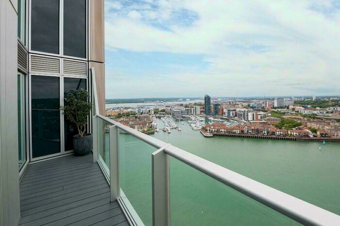 2 Bedroom Apartment To Rent In Centenary Plaza, Southampton, Hampshire, SO19